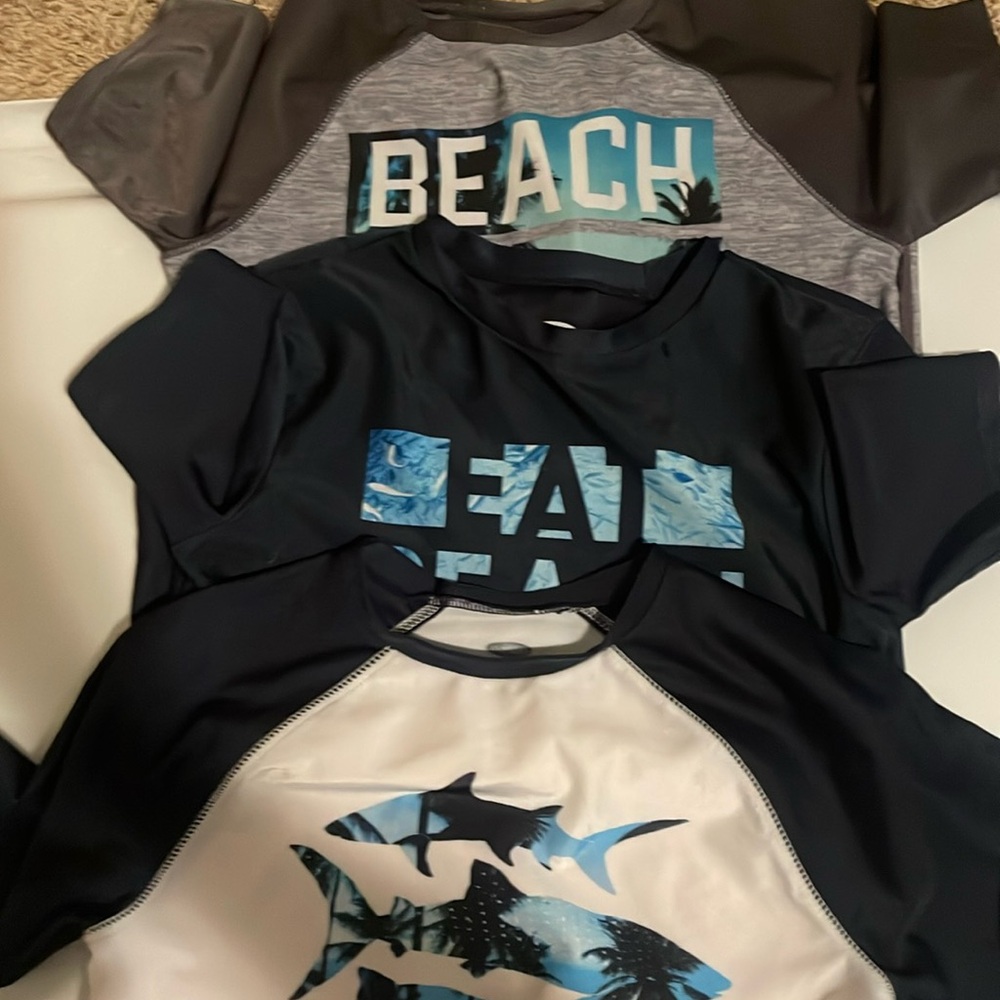 Kids Beach Graphic Swim Shirt - Gray and Black